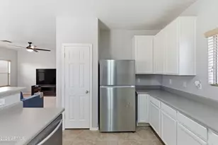 9498 N 82nd Glen, Peoria, AZ 85345 - Photo 2