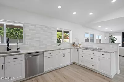 17521 N 84th Lane, Peoria, AZ 85382 - Photo 8