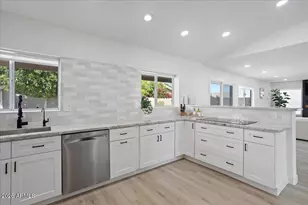 17521 N 84th Ln, Peoria, AZ 85382 - Photo 8