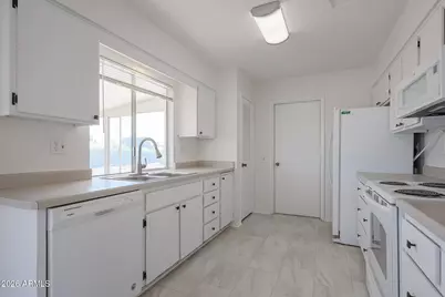 10507 W Brookside Drive, Sun City, AZ 85351 - Photo 8