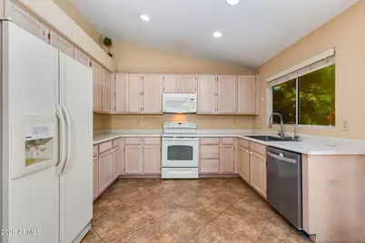 6715 W Cherry Hills Drive, Peoria, AZ 85345 - Photo 12