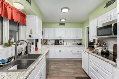 10731 W Salem Drive, Sun City, AZ 85351 - Photo 12