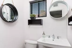 5002 N 38th Pl, Phoenix, AZ 85018 - Photo 18