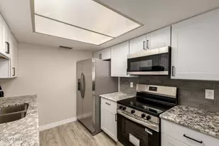 9918 N 95th Dr, Peoria, AZ 85345 - Photo 8