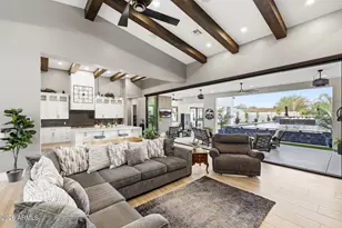 8924 W Patrick Ln, Peoria, AZ 85383 - Photo 10