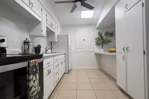 10376 W Oakmont Dr, Sun City, AZ 85351 - Photo 12