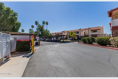 4211 E Palm Lane #208, Phoenix, AZ 85008 - Photo 2