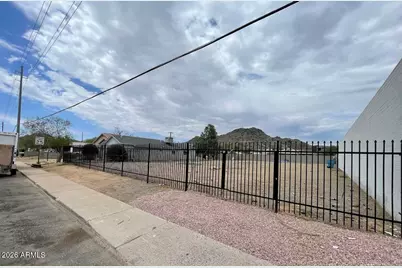 536 E Vogel Avenue #-, Phoenix, AZ 85020 - Photo 2