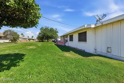 10402 N 105th Avenue, Sun City, AZ 85351 - Photo 16