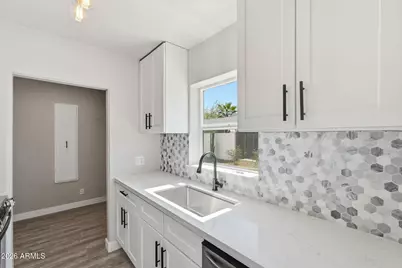 2239 N Edgemere Street, Phoenix, AZ 85006 - Photo 8