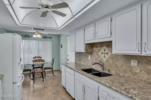 10232 W Sutters Gold Ln, Sun City, AZ 85351 - Photo 8