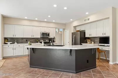 289 E Horseshoe Avenue, Gilbert, AZ 85296 - Photo 4