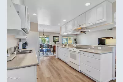 10925 W Roundelay Circle, Sun City, AZ 85351 - Photo 12