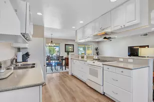 10925 W Roundelay Cir, Sun City, AZ 85351 - Photo 12