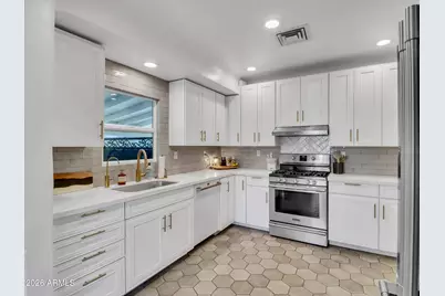 2204 E Whitton Avenue N, Phoenix, AZ 85016 - Photo 18