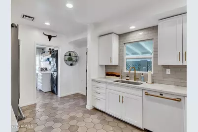 2204 E Whitton Avenue N, Phoenix, AZ 85016 - Photo 16