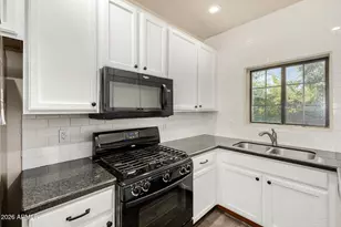 3426 E Avalon Dr, Phoenix, AZ 85018 - Photo 10