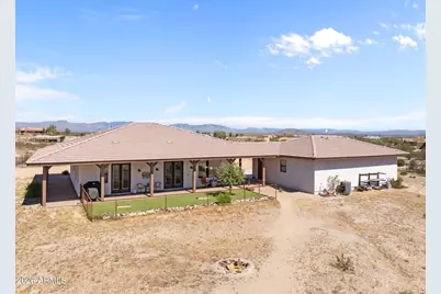 21755 W Gibson Way, Wickenburg, AZ 85390 - Photo 10