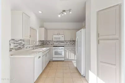 19213 N 138th Avenue, Sun City West, AZ 85375 - Photo 10