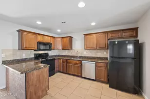 8137 W Trafalgar Ave, Phoenix, AZ 85033 - Photo 8