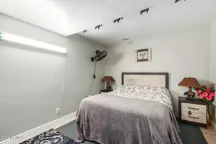 2825 N 33rd Pl, Phoenix, AZ 85008 - Photo 16