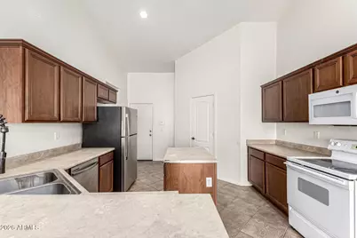 2202 W Carter Road, Phoenix, AZ 85041 - Photo 10