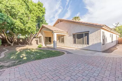 1049 W Vaughn Avenue, Gilbert, AZ 85233 - Photo 6