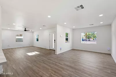 333 E Clarendon Avenue, Phoenix, AZ 85012 - Photo 2
