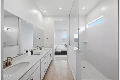 10218 S 21st Drive, Phoenix, AZ 85041 - Photo 8