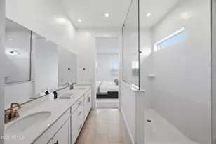 10218 S 21st Dr, Phoenix, AZ 85041 - Photo 8