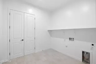 10218 S 21st Dr, Phoenix, AZ 85041 - Photo 24