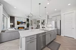 2831 E Robin Ln, Phoenix, AZ 85050 - Photo 18