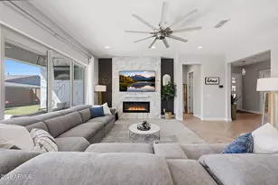 2831 E Robin Ln, Phoenix, AZ 85050 - Photo 14