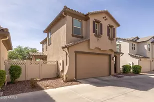 921 S Swallow Ln, Gilbert, AZ 85296 - Photo 2