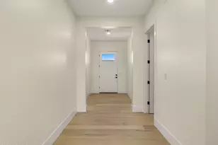 3002 N 53rd Pl, Phoenix, AZ 85018 - Photo 8