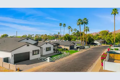 3002 N 53rd Place, Phoenix, AZ 85018 - Photo 1