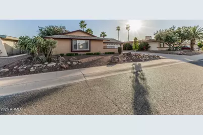 9341 W Briarwood Circle N, Sun City, AZ 85351 - Photo 2