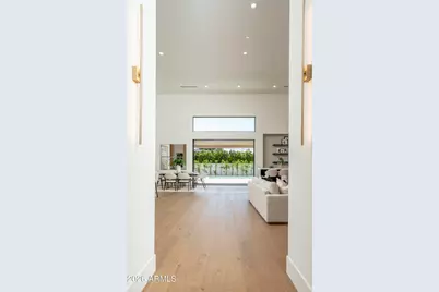 3923 E Heatherbrae Drive, Phoenix, AZ 85018 - Photo 14