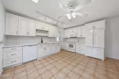 2331 E Betty Elyse Lane, Phoenix, AZ 85022 - Photo 6