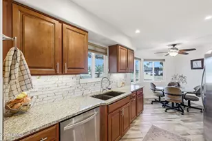 10101 W Pineaire Dr, Sun City, AZ 85351 - Photo 8