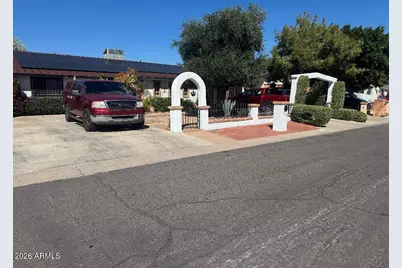 734 E Desert Drive S, Phoenix, AZ 85042 - Photo 1
