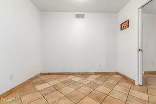 223 E Concorda Dr, Tempe, AZ 85282 - Photo 14