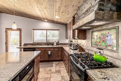 601 W Gibraltar Lane, Phoenix, AZ 85023 - Photo 12