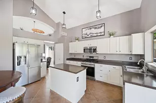 3165 E Desert Ln, Gilbert, AZ 85234 - Photo 10