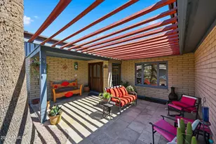 9037 N Arroya Grande Dr, Phoenix, AZ 85028 - Photo 2