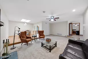 9037 N Arroya Grande Dr, Phoenix, AZ 85028 - Photo 32