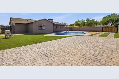 8652 W Heatherbrae Drive, Phoenix, AZ 85037 - Photo 32