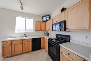 11527 N 86th Ave, Peoria, AZ 85345 - Photo 6