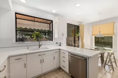 10068 E Cinnabar Avenue, Scottsdale, AZ 85258 - Photo 14