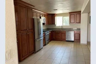 520 W McNeil Street, Phoenix, AZ 85041 - Photo 2